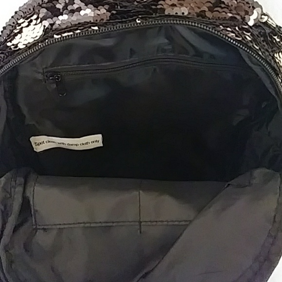 FUN & ADORABLE BACKPACK - Picture 7 of 8